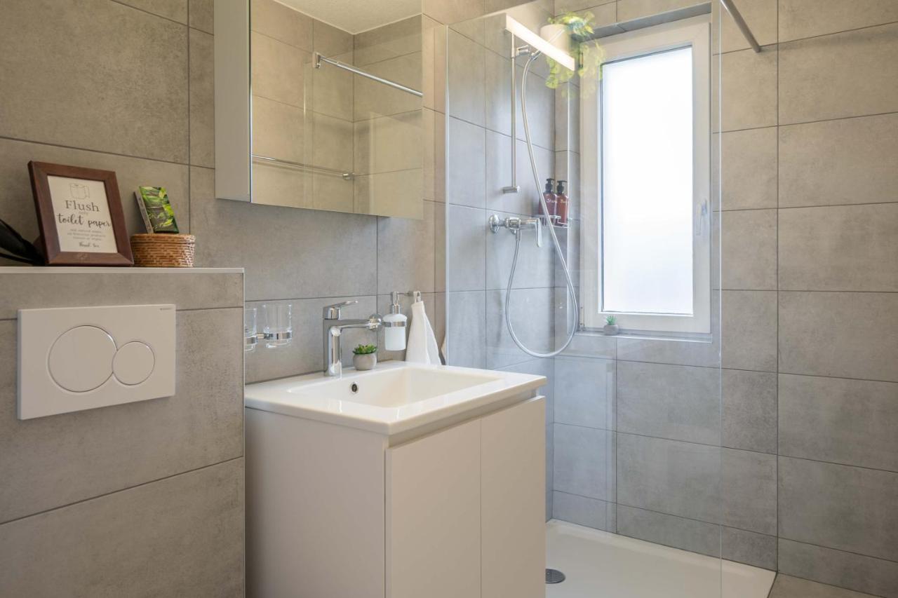 Moderne Wohnung Mit Parkplatz - Top Floor Остермундиген Экстерьер фото