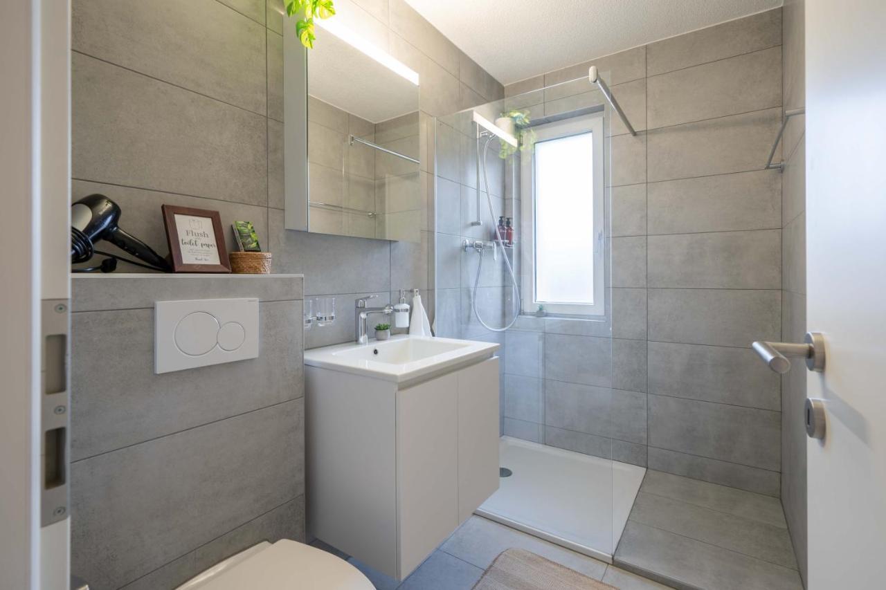 Moderne Wohnung Mit Parkplatz - Top Floor Остермундиген Экстерьер фото